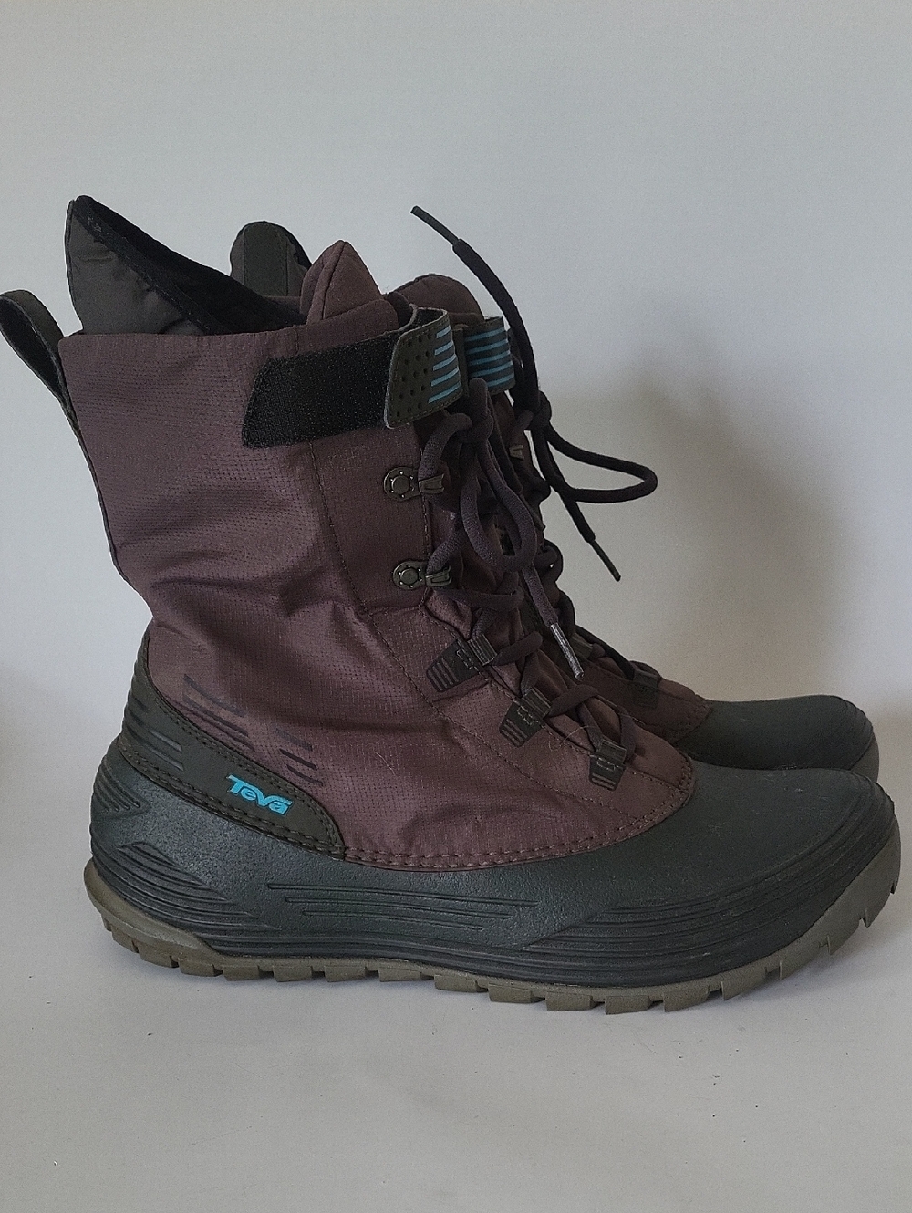 Teva Waterproof Winter Boots, Men's Size 9
